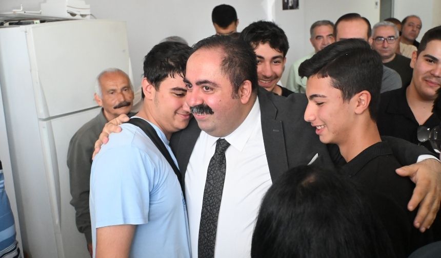 Görevden Alınan Başkan Özgür Özel Ve Veli Ağbaba Ile Devam (1)-1