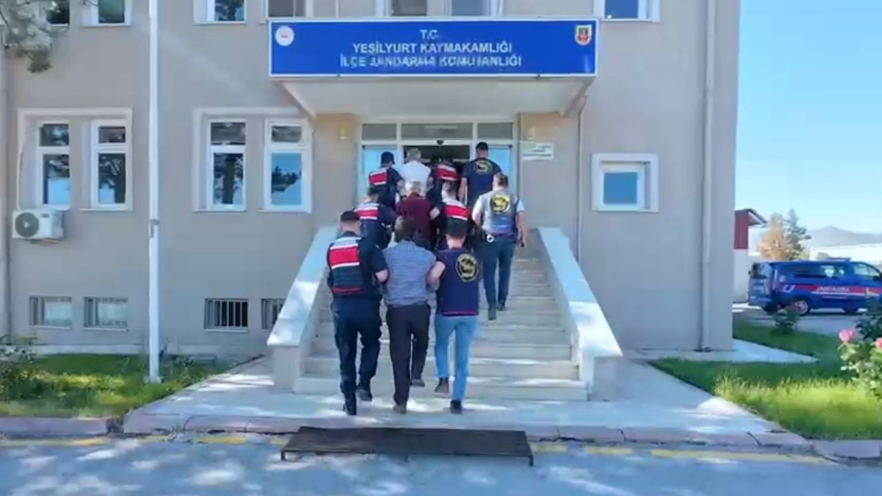 Jasat Malatya’da 8 Eve Bakın Yaptı Firariler Ve Cephanelikleri Ortaya Çıktı! (1) Malatyahaber