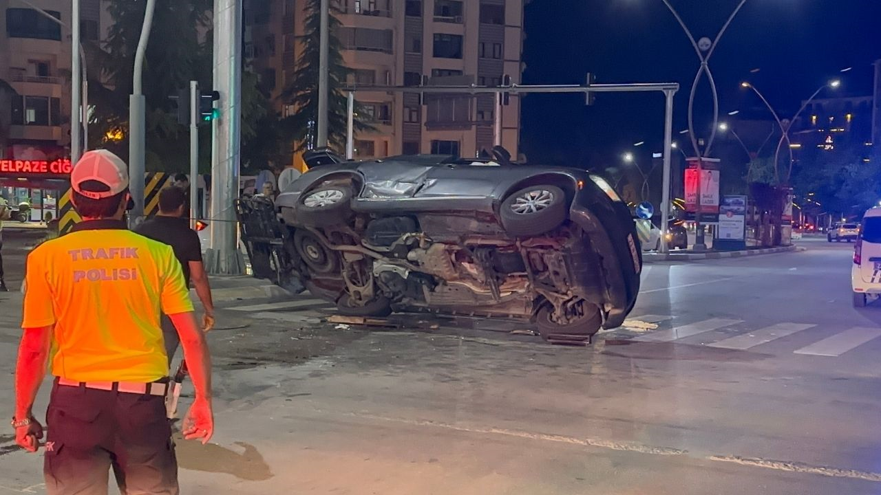 Komşuda Malatya Caddesi Üzerinde Feci Kaza! Can Pazarında 11 Kişi Yaralandı (2) Malatyahaber