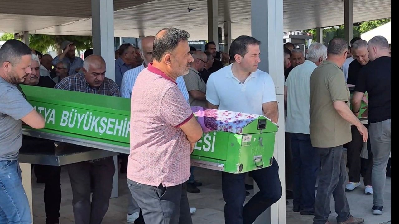 Kurşunların Kopardığı Anne Ve Kıza Gözyaşlarıyla Veda Yan Yana Son Yolculuk.. (2) Malatyahaber