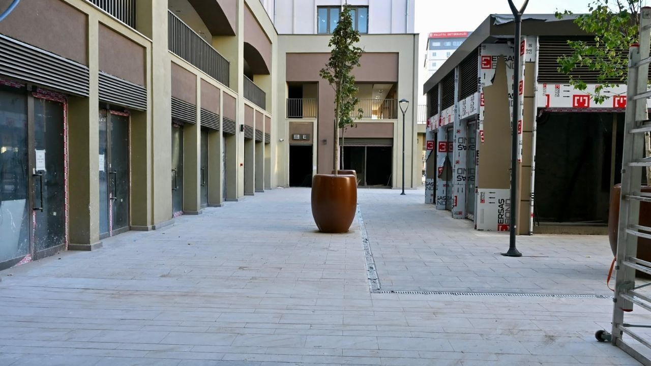 Malatya Çarşısı’nda Kokusu Şimdiden Yayılan Sokak Analı Kızlı Da Olacak, Kebaplar Da… (5) Malatyahaber