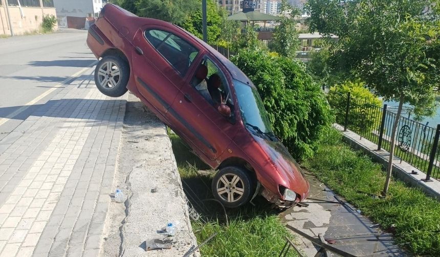 Malatya’nın O Deresinde Asılı Kaldı! Faciaya Ramak Kaldı (1)
