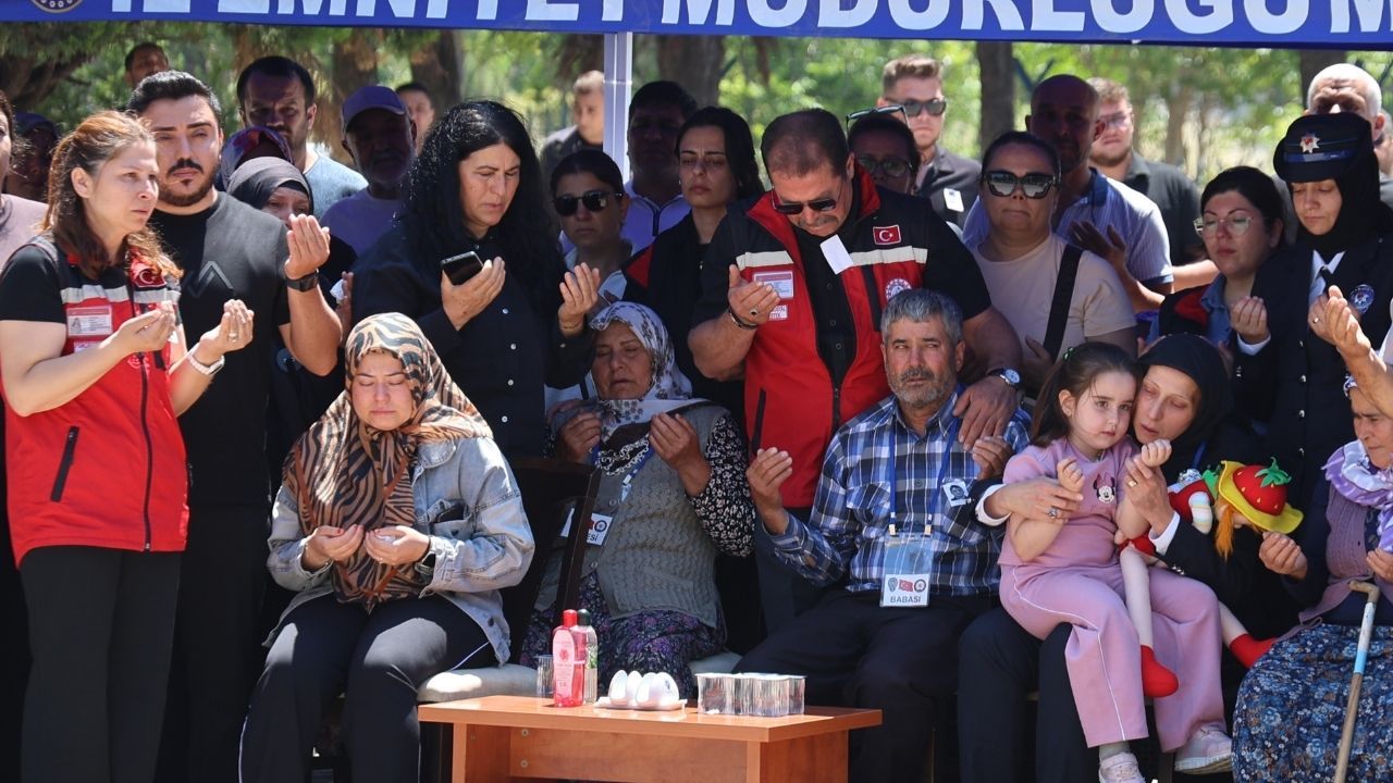 Şehit Cenazesinde Boğazları Düğümleyen Veda “Benim Kızım Artık Şehit Kızı” (3) Malatyahaber