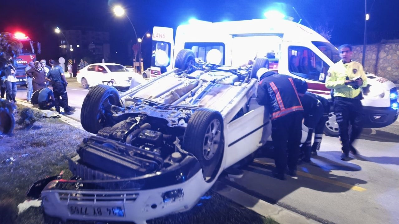 Tecde’de Geceyi Bölen Kaza! 2 Kişiyi Itfaiye Ekipleri Araçtan Zor Çıkardı (4) Malatyahaber