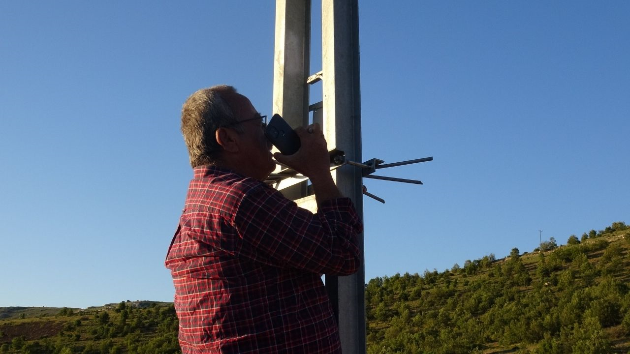 Türkiye 5G’ye Geçti, Akçadağ Halen Telefon Çeksin Diye Direklere Tırmanıyor (1) Malatyahaber