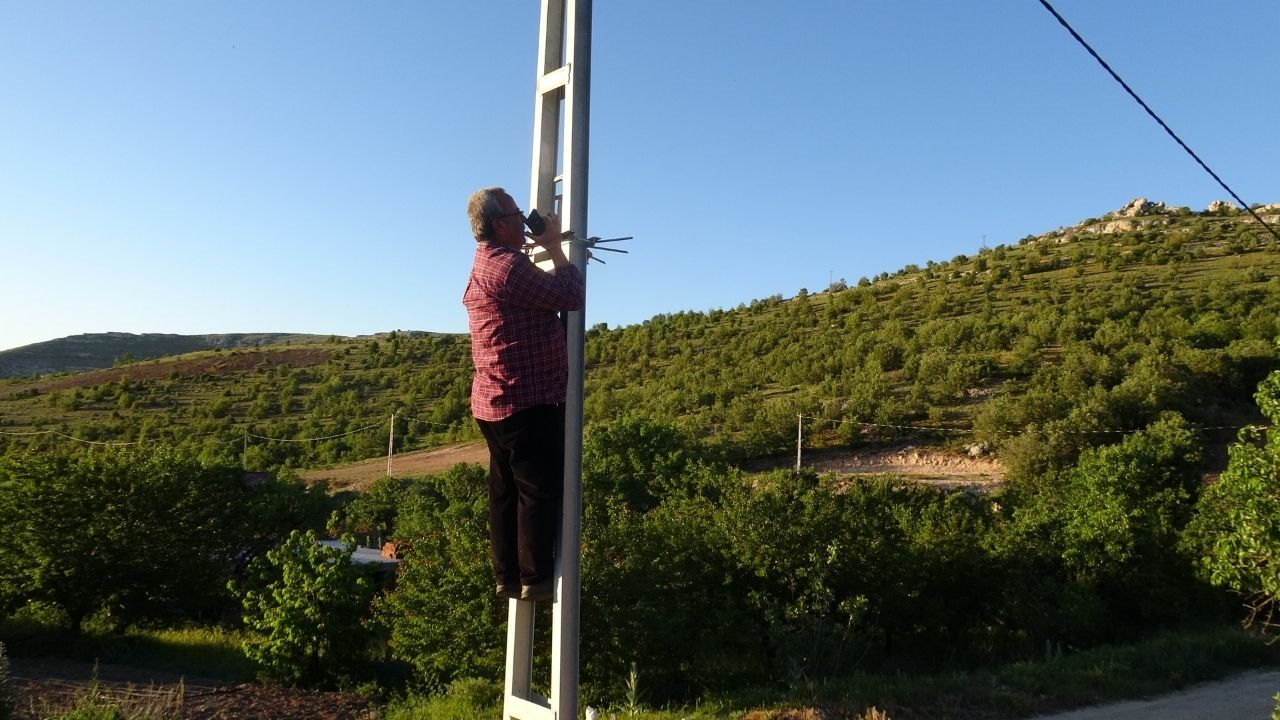 Türkiye 5G’ye Geçti, Akçadağ Halen Telefon Çeksin Diye Direklere Tırmanıyor (2) Malatyahaber