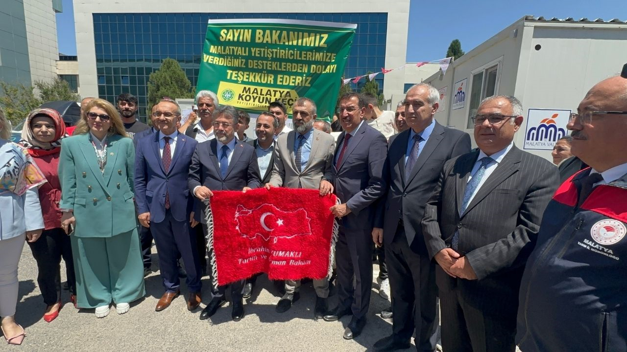 Bakan, Malatya'da Çoban Evi Konteynerlerinin Anahtarlarını Teslim Etti (2) Malatyahaber
