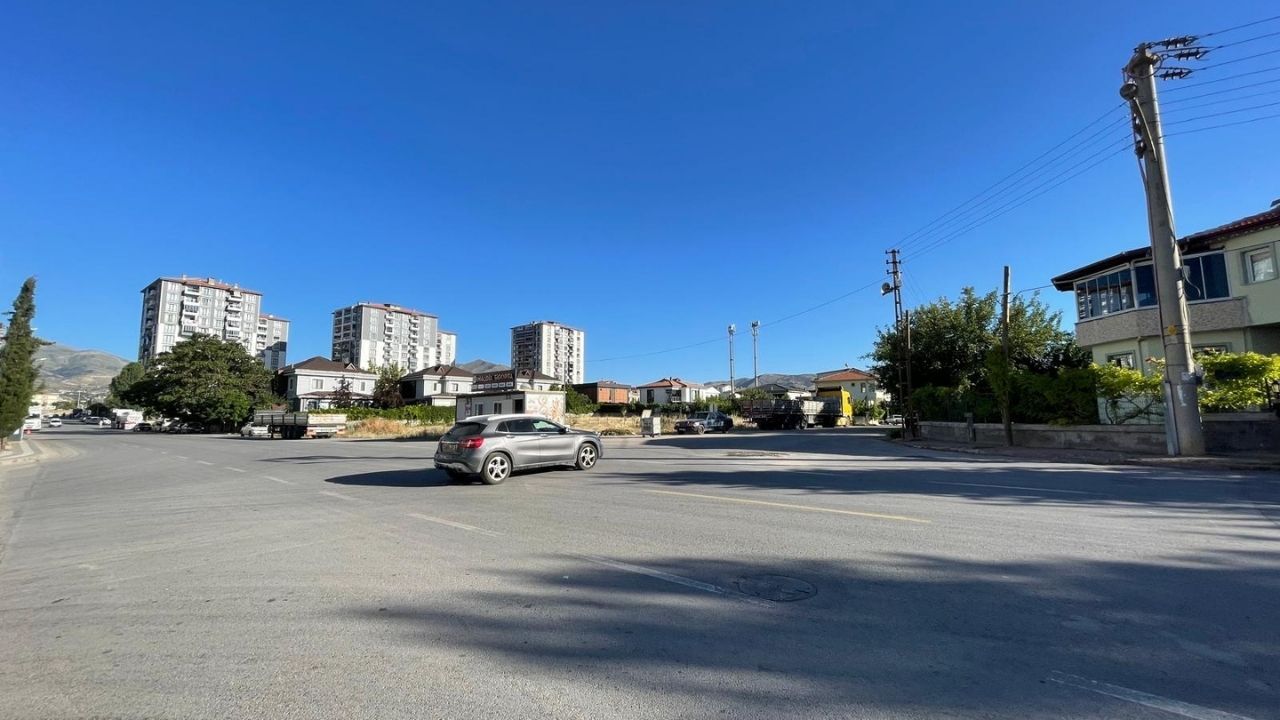 Bu Mevkide Kaza Yapmadan Geçmek Mucize! Yakınca Sakinleri Isyan Ediyor (2)