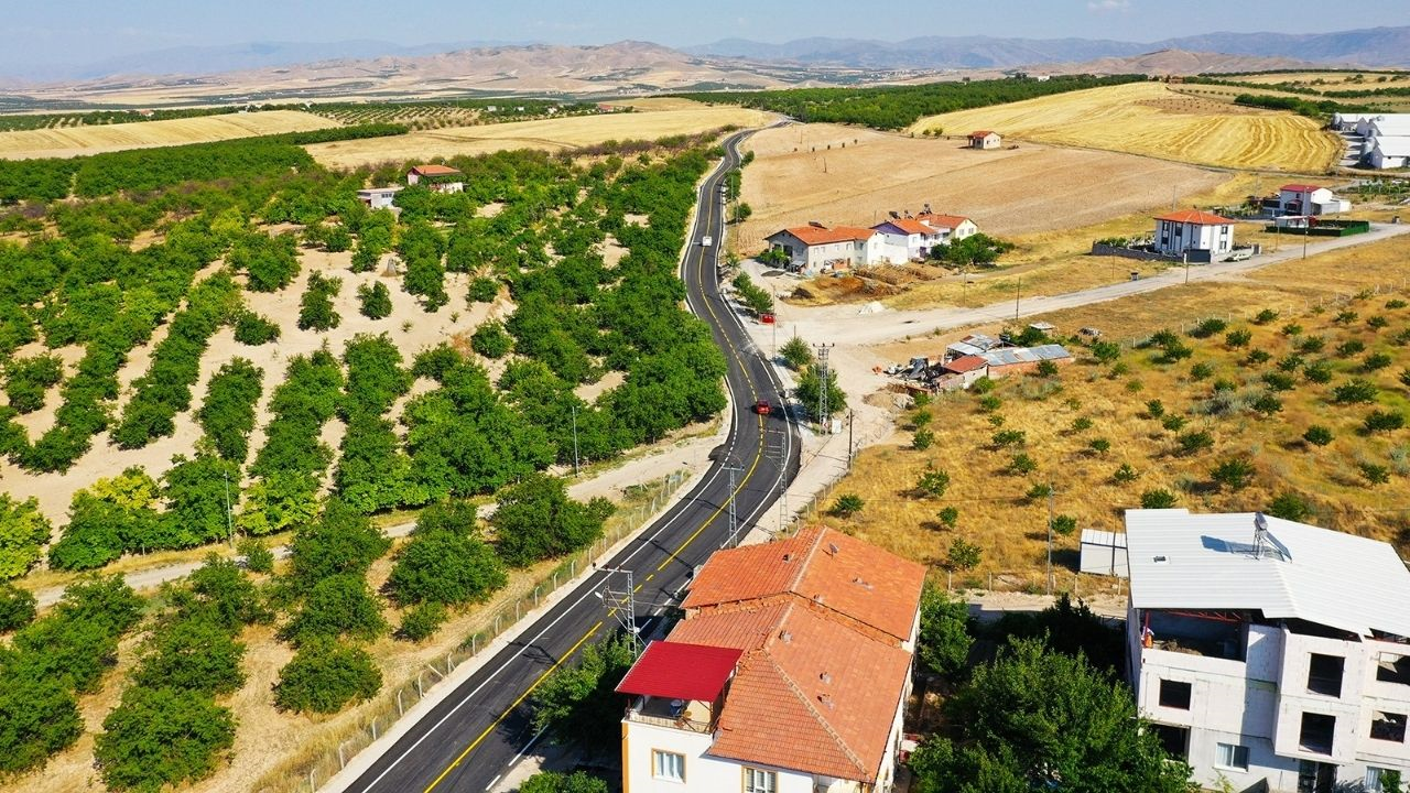 Karahan Mahallesi'nde 8 Kilometrelik Yol Yenilendi (1) Malatyahaber-1