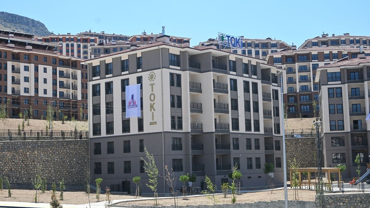 Malatya Çamurlu Akoğuz'da Dağları Peynir Gibi Biçen 1.5 Yıllık Mücadele Tam 4 Bin 359 Anahtar Teslim Edildi! (3)