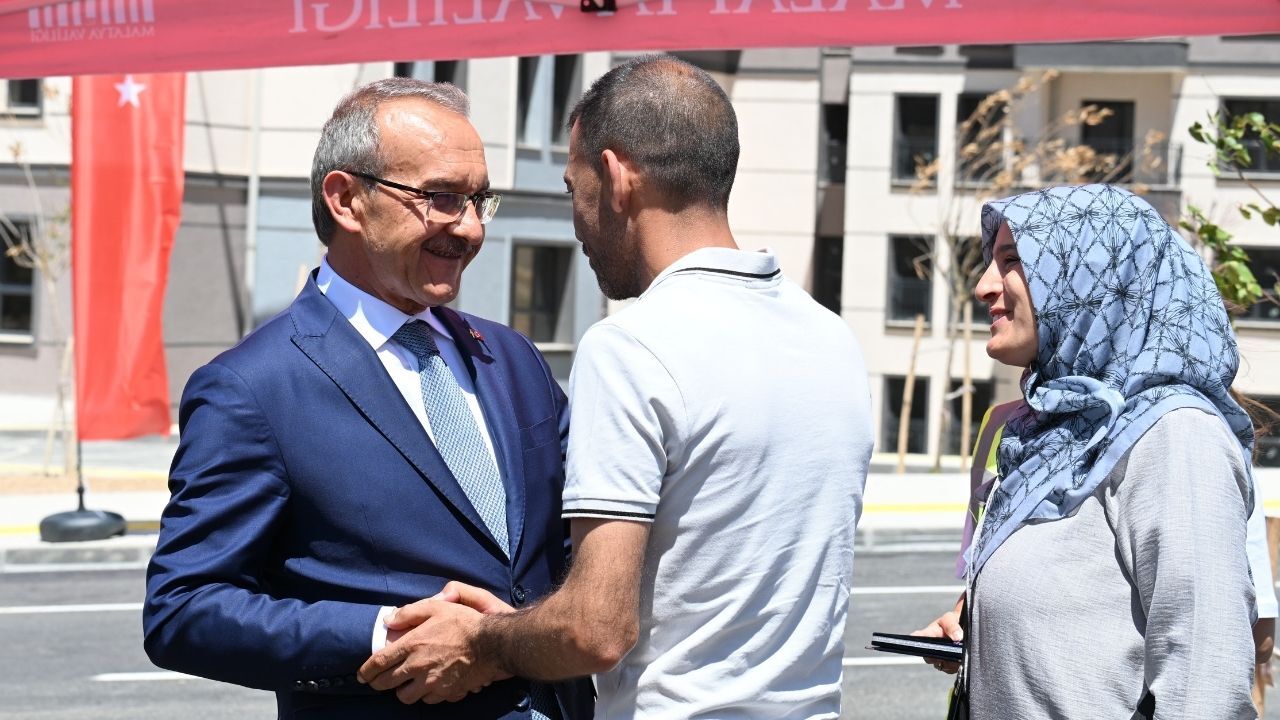 Malatya Çamurlu Akoğuz'da Dağları Peynir Gibi Biçen 1.5 Yıllık Mücadele Tam 4 Bin 359 Anahtar Teslim Edildi! (8)