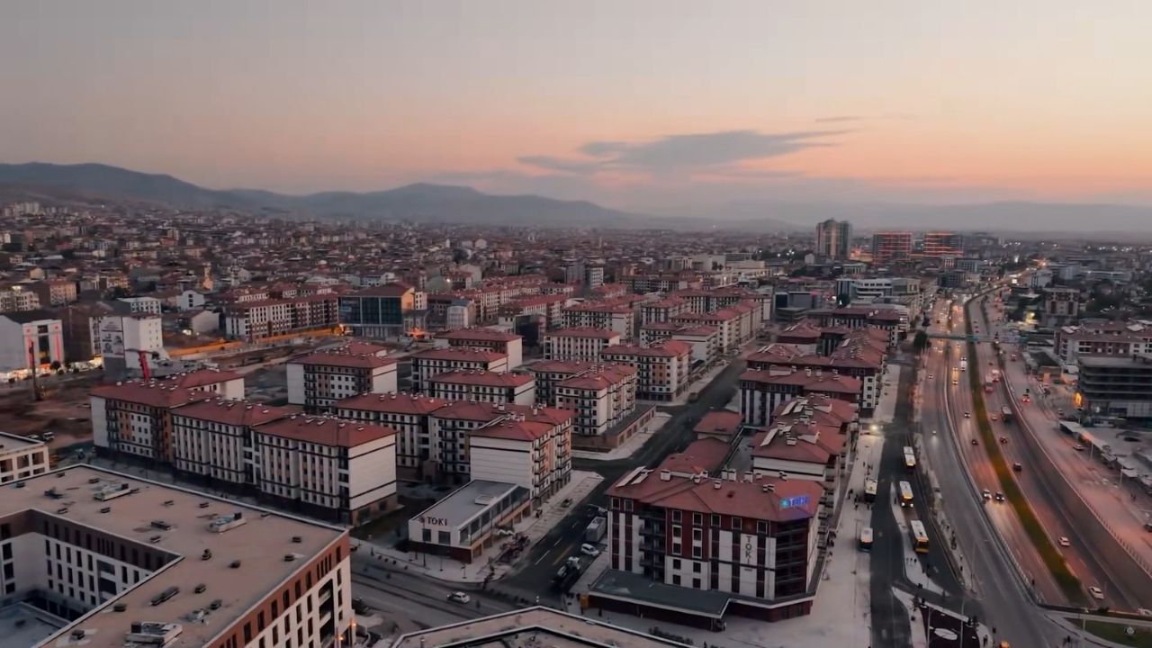 Malatya Deprem Bölgesinde Birinci! Konteynerler Kaldırılıyor, Normalleşme Başlıyor (2)