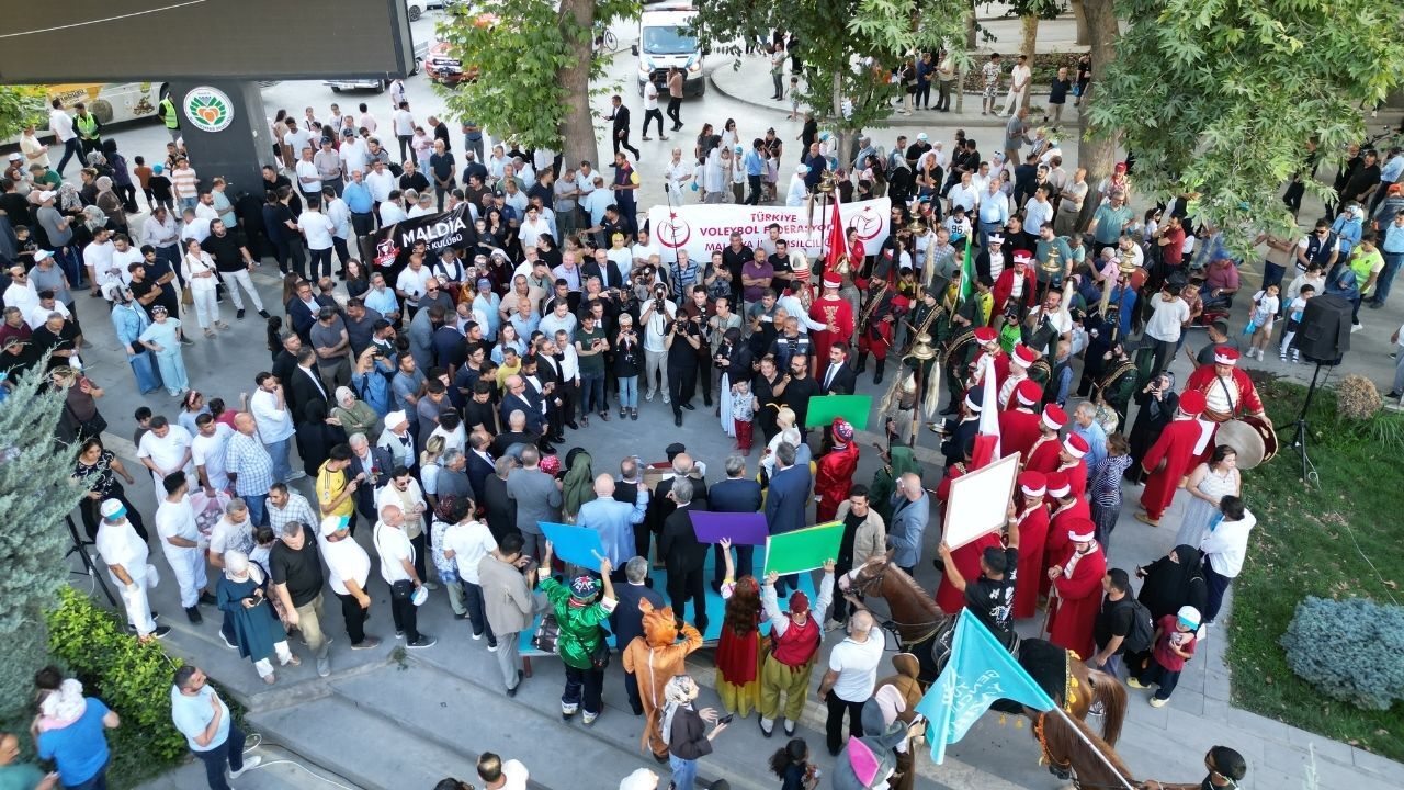 Malatya Kayısı Festivali’nde Hayal Kırıklığı Kortej Yürüyüşü Mış Gibi Yapıldı! (5)