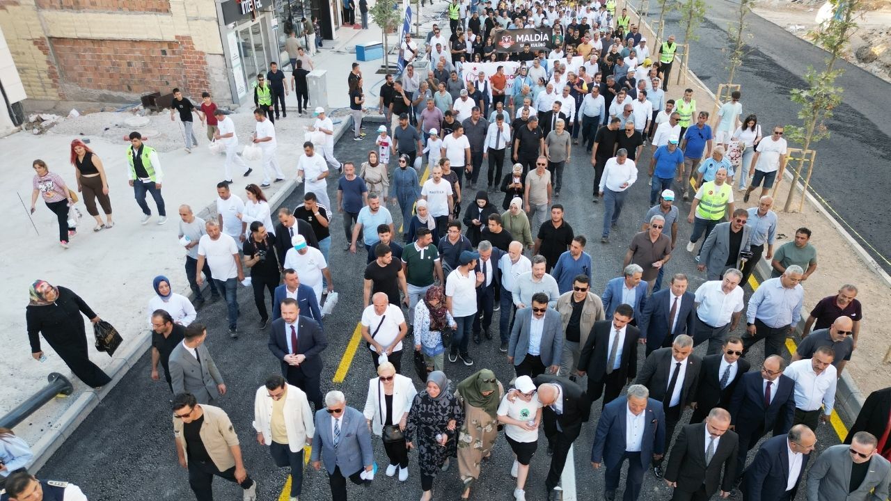 Malatya Kayısı Festivali’nde Hayal Kırıklığı Kortej Yürüyüşü Mış Gibi Yapıldı! (6)