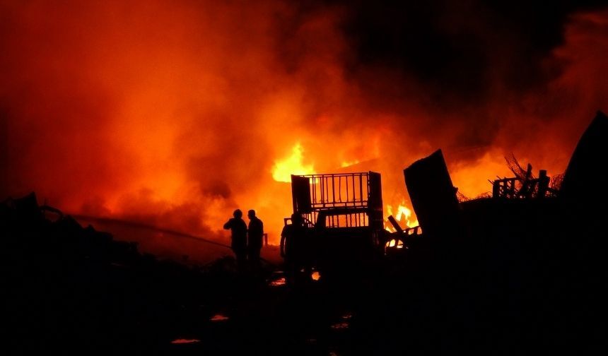 Malatya Yanıyor! Hurdacılar Sitesi'nde Korkutan Yangın (2)