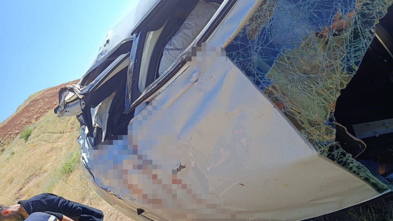 Malatya Yolunda Can Pazarı Takla Atan Araçta Anne Hayatını Kaybetti, 2 Çocuğu Yaralı (2) Malatyahaber