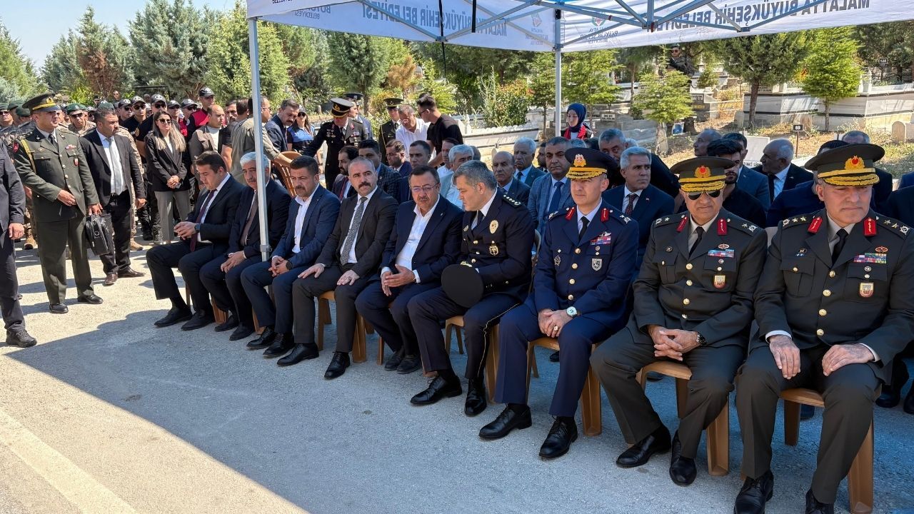 Malatya’da 15 Temmuz Töreninde Protokol Krizi! Ülkü Ocakları Başkanı Önden Arkaya Gönderilmek Istendi (3)