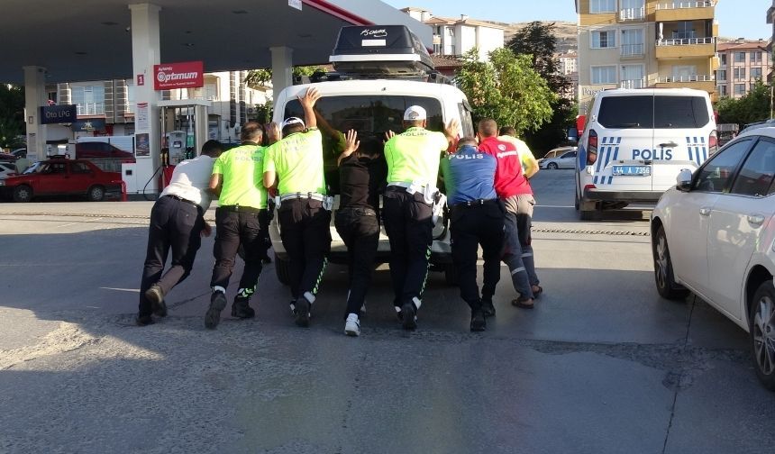 Malatya’da 6 Araç Birbirine Girdi Zincirleme Kazada 3’Ü Çocuk 4 Yaralı (1)