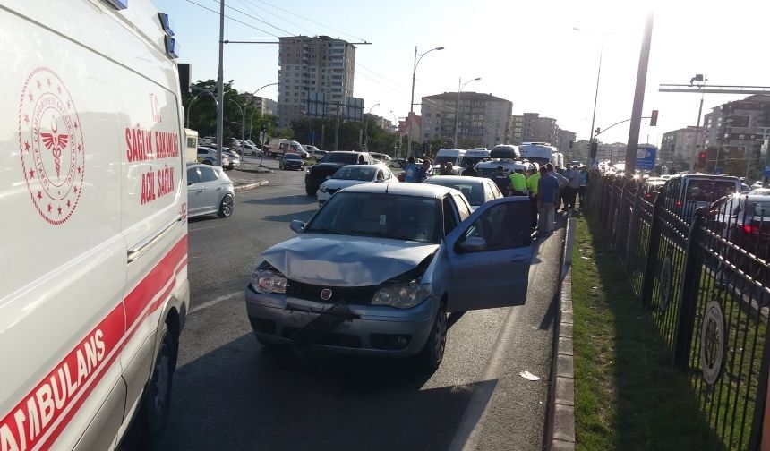 Malatya’da 6 Araç Birbirine Girdi Zincirleme Kazada 3’Ü Çocuk 4 Yaralı (3)