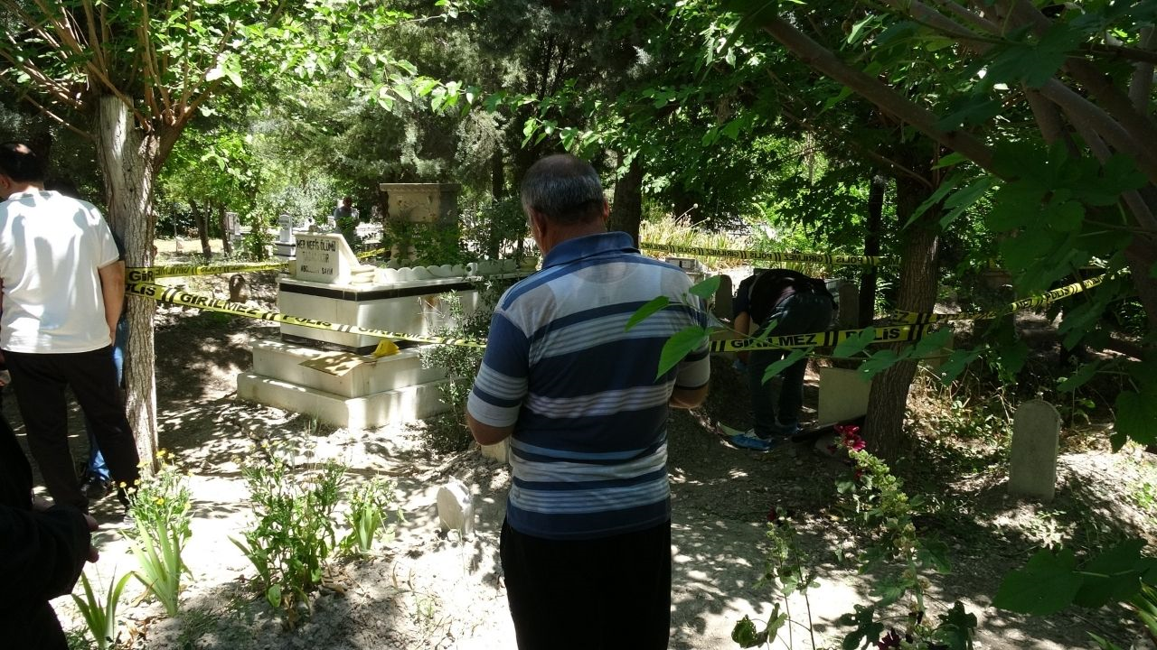 Malatya’da 71 Yaşındaki Yaşlı Adam Mezarlıkta Hareketsiz Halde Bulundu! (2) Malatyahaber