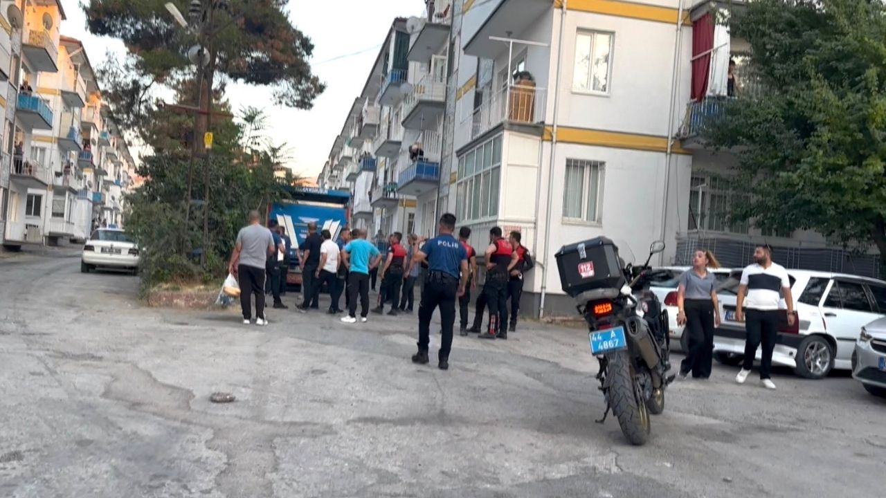 Malatya’da Akraba Kavgası Mahalleyi Savaş Alanına Çevirdi! Polis Biber Gazi Kullandı (1) Malatyahaber