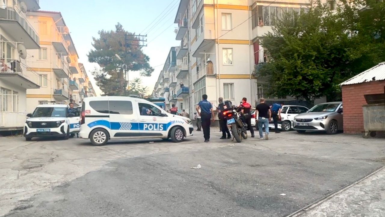 Malatya’da Akraba Kavgası Mahalleyi Savaş Alanına Çevirdi! Polis Biber Gazi Kullandı (3) Malatyahaber
