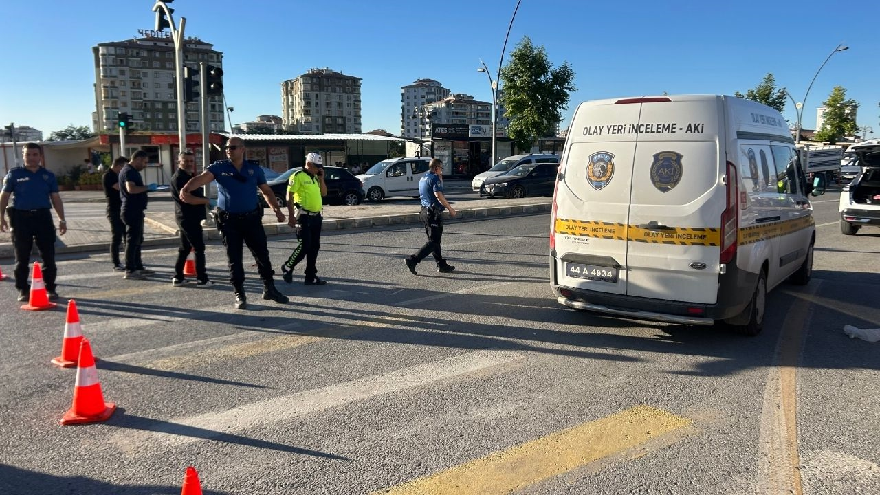 Malatya’da Feci Kaza 49 Yaşındaki Kadın Metrelerce Savrulup Hayatını Kaybetti (1) Malatyahaber