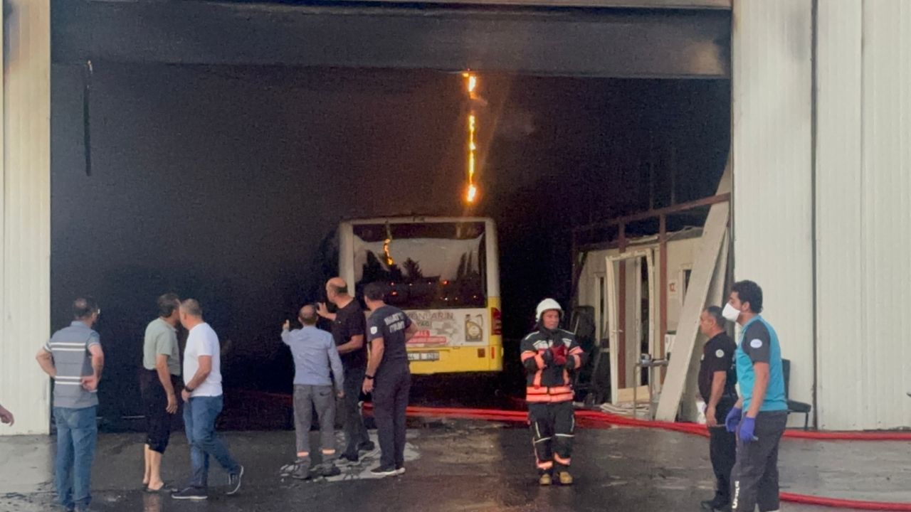 Malatya’da Motaş Atölyesi Alev Alev Yandı 3 Otobüs Kül Oldu, Şehir Siyaha Büründü! (3) Malatyahaber
