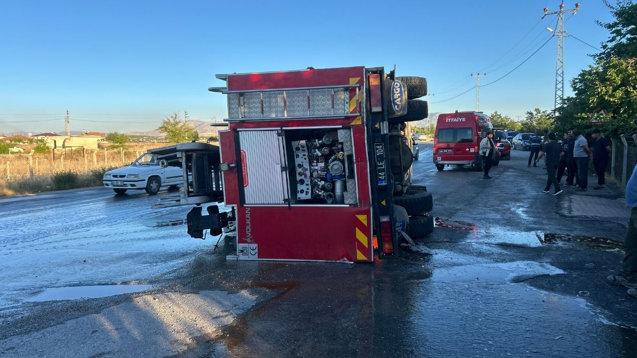 Malatya’da Olaya Giden Itfaiye Aracı Devrildi 3 Yaralı (2) Malatyahaber