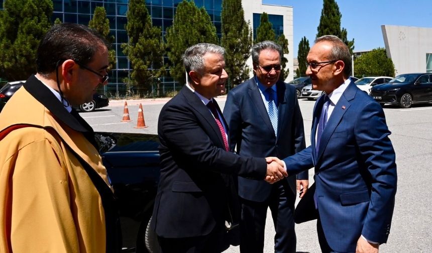 Malatya’da Zorlu Maraton Bitti! İnönü Üniversitesi Tıp Fakültesi 2026 Mezunlarını Verdi (2)