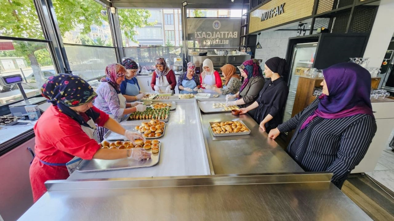 Malatya’nın Yöresel Lezzetlerini Arıyorsanız Dikkat! Ev Hanımları Yapıp Servis Ediyor (2) Malatyahaber