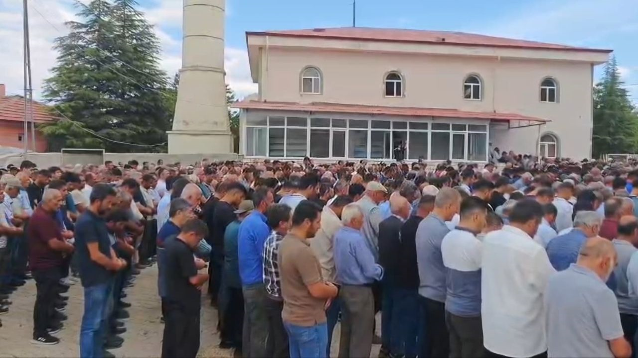 Malatya’yı Yasa Boğan Kaza Aynı Aileden 3 Kişi Yan Yana Toprağa Verildi! (2) Malatyahaber