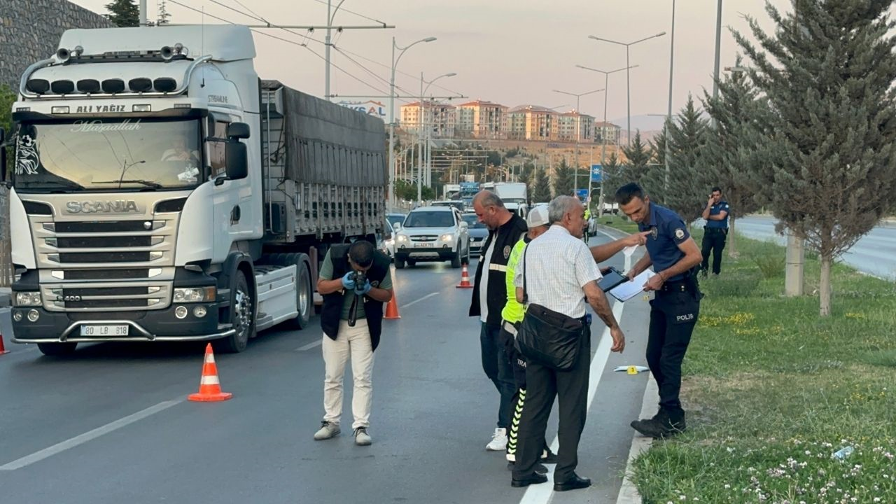 Mişmiş Park Yakınında Kara Haber! Hafif Ticari Aracın Çarptığı Kadın Yaşam Mücadelesini Kaybetti (1) Malatyahaber