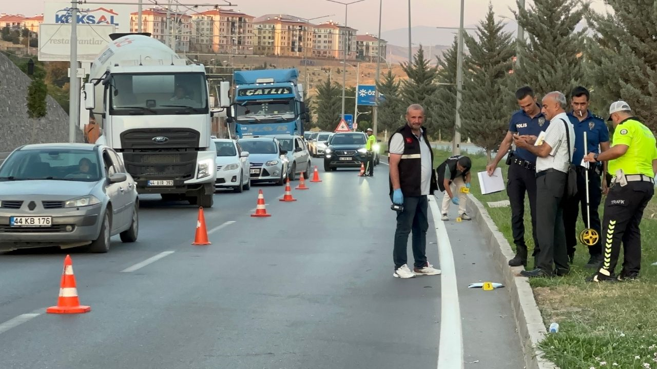 Mişmiş Park Yakınında Kara Haber! Hafif Ticari Aracın Çarptığı Kadın Yaşam Mücadelesini Kaybetti (3) Malatyahaber