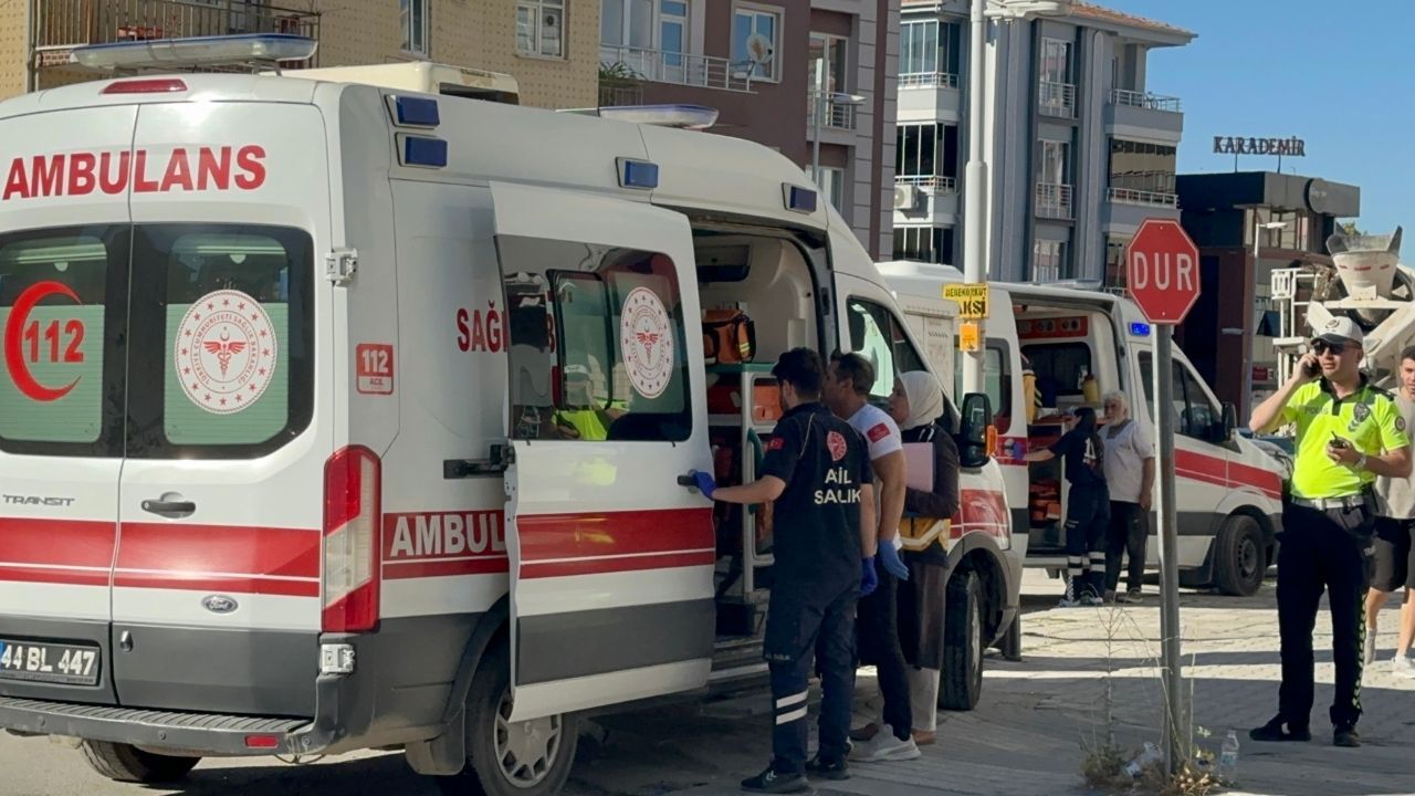Özalper Mahallesi’nde 3 Araç Birbirine Girdi 7 Yolcu Hastanelik Oldu (1)