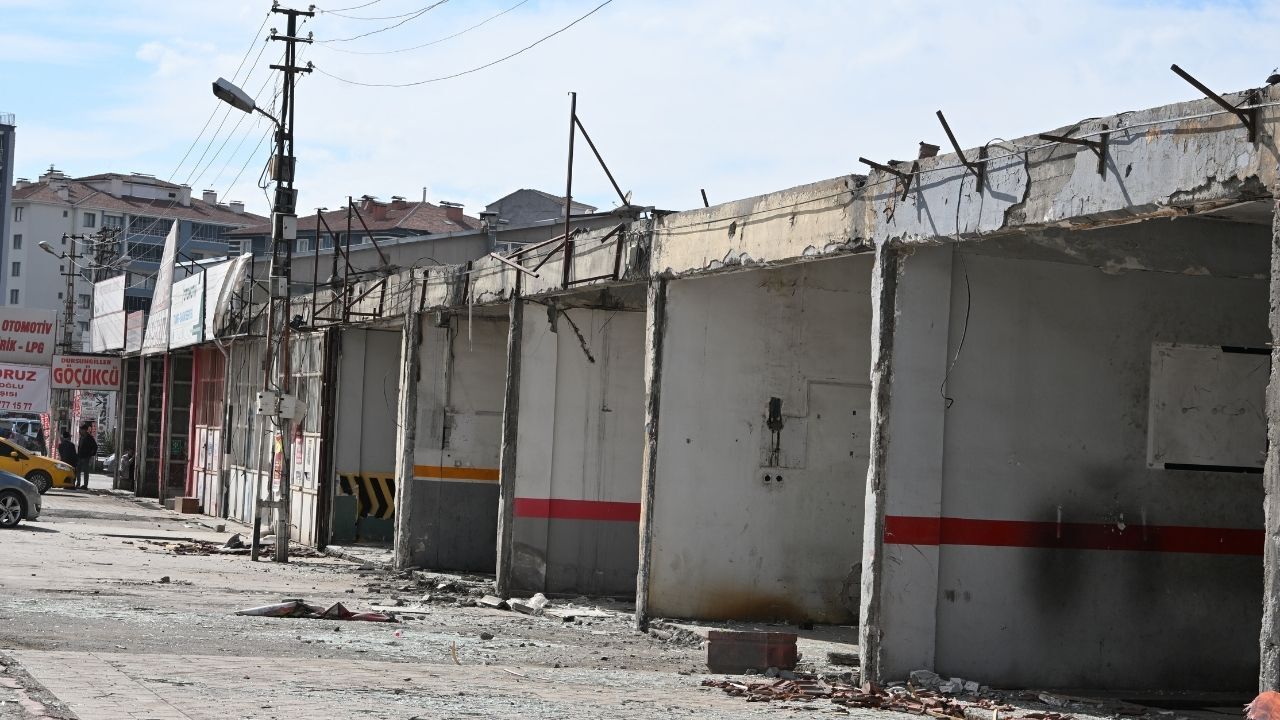 Vali Seddar Yavuz Malatyalılara Resti Çekti Çekin Şu Milletin Yakasından Ellerinizi (5)