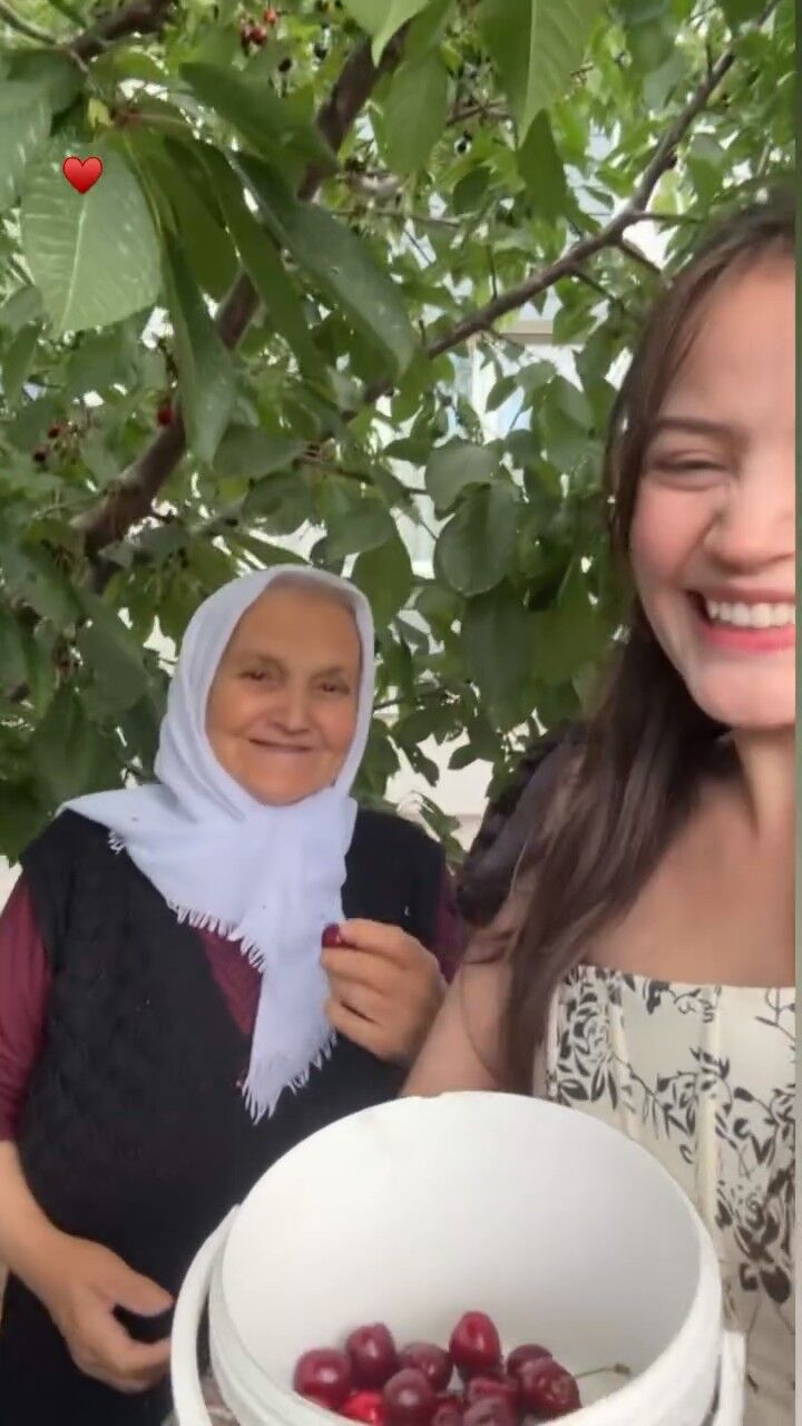 Yağmur Yüksel Ve Babannesi 1