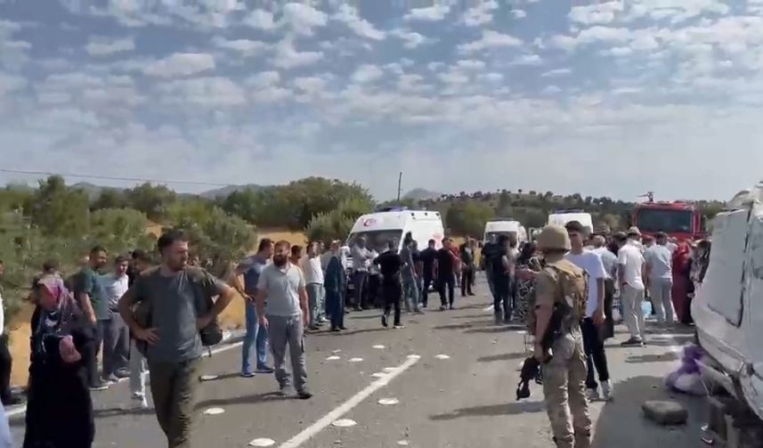 Diyarbakır’da Nişan Yolunda Feci Kaza 7 Kişi Hayatını Kaybetti (2)
