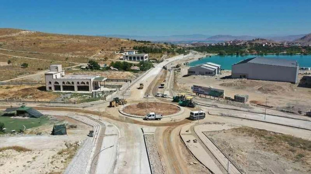 Eskiler Çok Iyi Biliyor, Gençler Yeni Öğreniyor Adı Malatya Yollarında Yaşayan Güldal Akşit Kimdir (1) Malatyahaber
