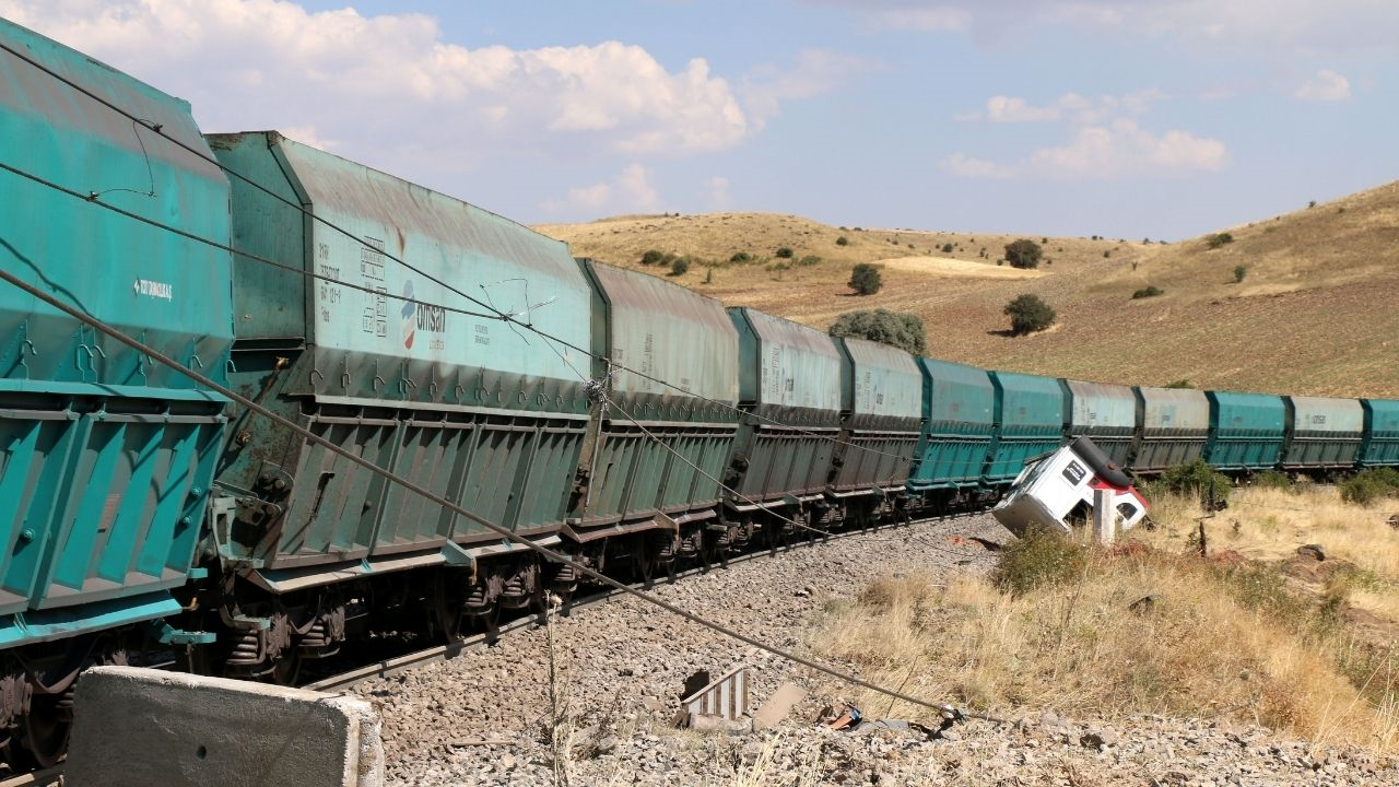 Hekimhan’da Hemzemin Geçitte Kaza Yük Treni Kamyona Çarptı (2) Malatyahaber