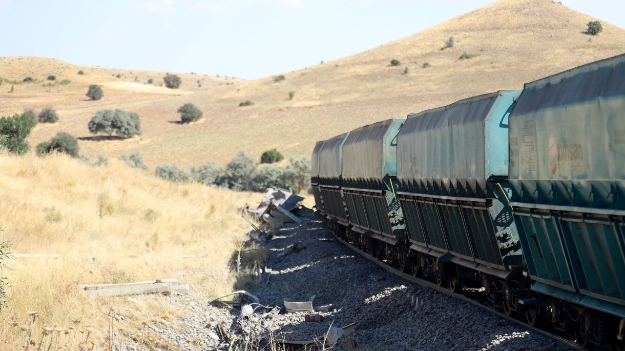 Hekimhan’da Hemzemin Geçitte Kaza Yük Treni Kamyona Çarptı (3) Malatyahaber