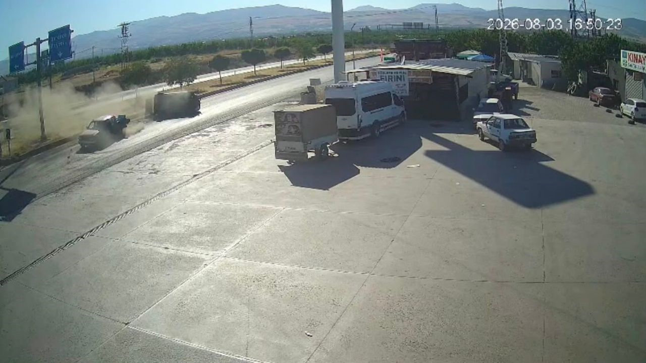 Malatya’da Akaryakıt Istasyonundan Çıkan Pikap Otomobille Çarpıştı (1) Malatyahaber
