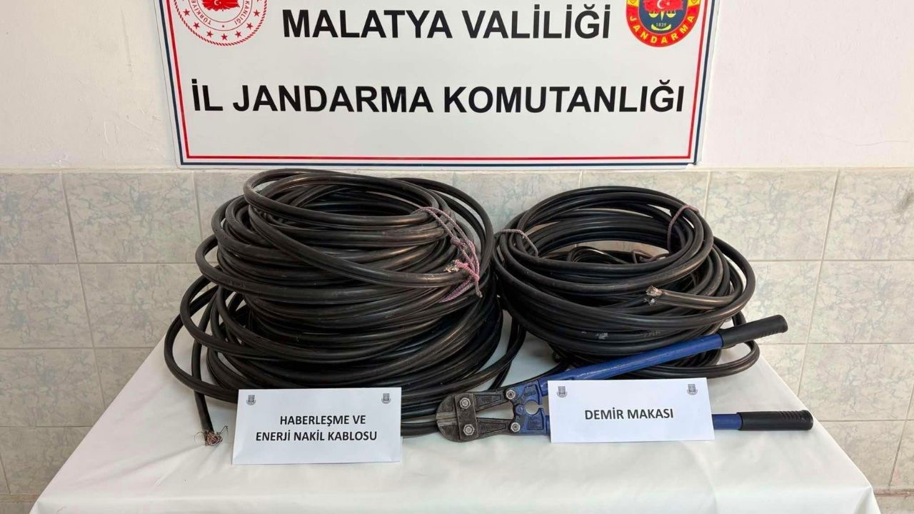 Malatya’da Kablo Hırsızı 3 Şüpheli Suçüstü Yakalanarak Tutuklandı (1) Malatyahaber