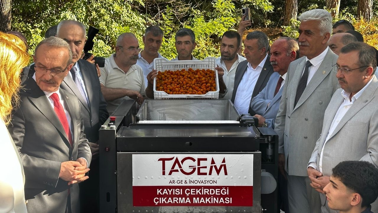 Malatya’da Kayısı Çekirdeği Çıkarma Makinesi Geliştirildi! 16 Kişinin Işini Yapıyor (2) Malatyahaber