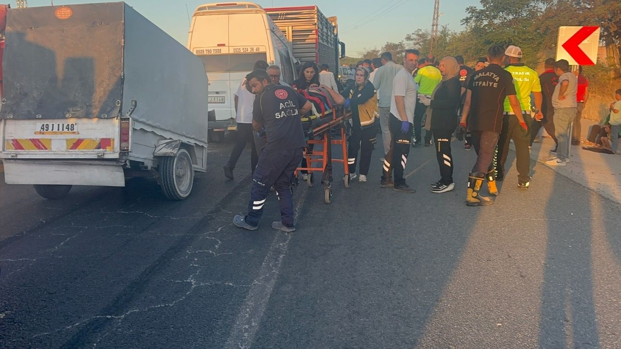 Malatya'da Tarım Işçilerini Taşıyan Minibüs Kazasında Son Gelişme 3’Ü Ağır 19 Yaralı! (5) Malatyahaber