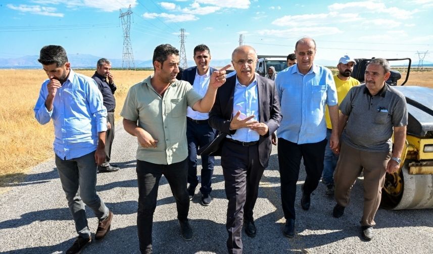Yazıhan’da Ulaşımı Değiştirecek Hamle 5 Mahalle Ve 25 Mezraya Hizmet Verecek Yol Yenilendi (1)