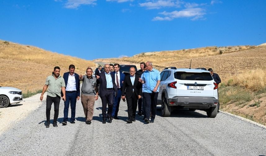 Yazıhan’da Ulaşımı Değiştirecek Hamle 5 Mahalle Ve 25 Mezraya Hizmet Verecek Yol Yenilendi (4)