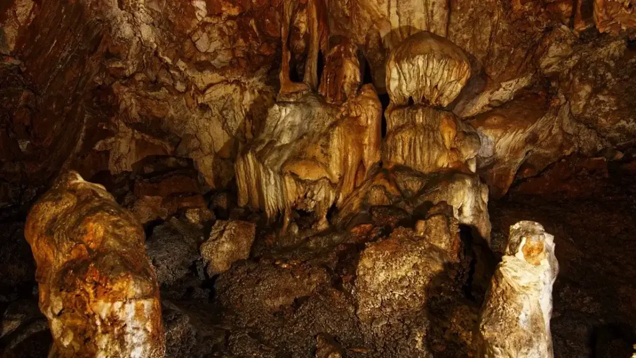 Bu mağara Mersin değil Malatya’da! Sürünerek girilen yeraltı harikası