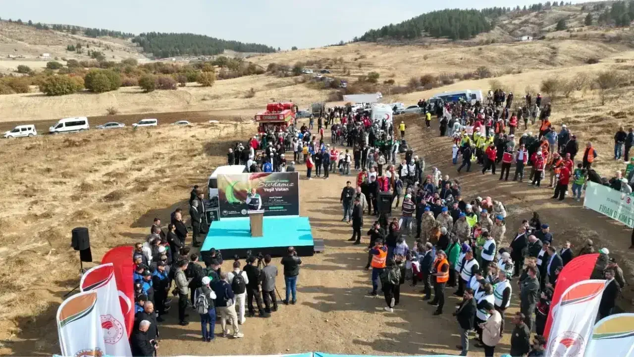 Malatya’da geleceğe nefes: 2 bin 200 fidan toprakla buluştu