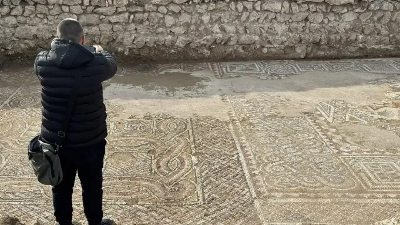 Hadrianopolis’te 4. yüzyıl saray salonu ve mozaikler gün yüzüne çıktı